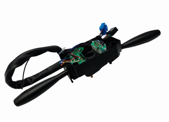 Assemblage et fabrication de circuits imprimés pour commutateur de combinaison automobile câblé